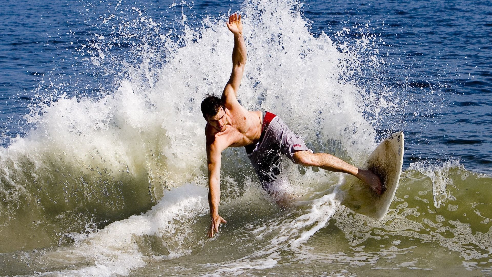 《英雄联盟》新英雄“风暴之主”预告片发布,期待值炸裂