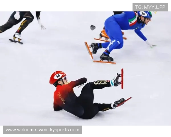 短道速滑选手完成惊险内道超越，评论区炸开花